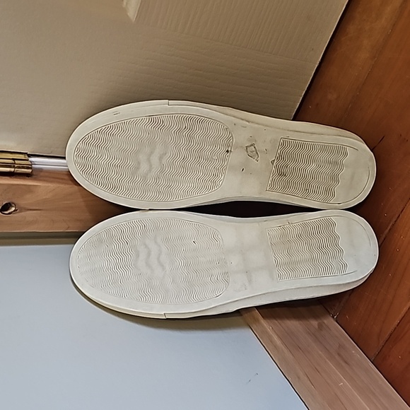 Steve Madden quilted size 10 shoes. Used condition but overall still great! - Picture 7 of 10